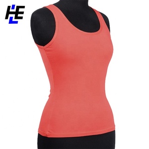 Camiseta sin mangas de mujer Flattering Fit para un estilo de vida activo - Product Image 6