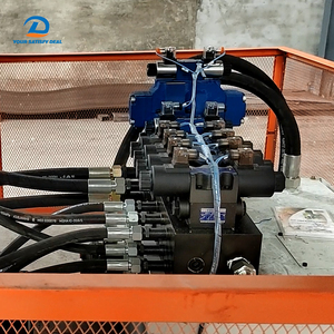 Machine <span class=keywords><strong>de</strong></span> soufflage automatique à haute production <span class=keywords><strong>de</strong></span> 5 <span class=keywords><strong>litres</strong></span> en HDPE pour la fabrication <span class=keywords><strong>de</strong></span> bidons en PE/ABS/PP et <span class=keywords><strong>de</strong></span> bouteilles d'huile moteur - Product Image 2