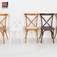 Chaise en plastique empilable à dossier croisé aspect bois vintage pour hôtel, fête, événement, chaise d'invité