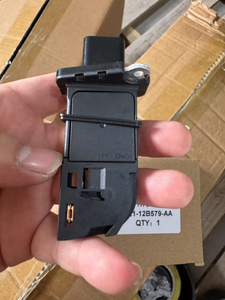 8V21-12B579-AA Massa Flusso Aria Meter MAF Sensore Per Citroen <span class=keywords><strong>Ford</strong></span> Volvo 8V21 12B579 AA - Product Image 2