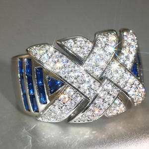 Anello da Donna T0718 in Oro Bianco con Diamanti e Zaffiro Blu Taglio Baguette, Colore D Naturale, Gioiello da Matrimonio - Product Image 5