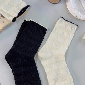 Calcetines de mujer, color blanco, negro, color sólido, patrón de diamantes, transpirables, absorben el sudor, para jóvenes de 18 a 40 años - Product Image 4