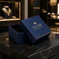 Boîte cadeau pour bijoux bleu marine avec logo personnalisé, boîte rigide en papier pour bague avec insert en velours et estampage à chaud doré