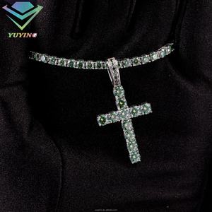 Joyería de Moda RTS, Colgante Cubano de Plata S925 con Moissanita de Lujo, Diamante Verde de 4mm, Colgantes Cruzados, Cadena Cubana con Colgante - Product Image 5