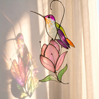 Attrape-soleil artisanal en vitrail motif colibri, design Art Déco, décoration à suspendre pour fenêtre, cadeau d'anniversaire pour les amoureux des oiseaux