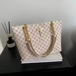 Bolso de Mano Impermeable de PU para Mujer, Diseño de Diseñador, Gran Capacidad, Estampado Retro, Cierre de Cremallera, Cadena Individual, Portátil, para Llevar al Hombro - Product Image 4