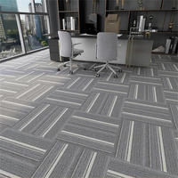 Dalles de moquette antidérapantes à boucles, design modulaire pour les zones de travail des bureaux d'entreprise