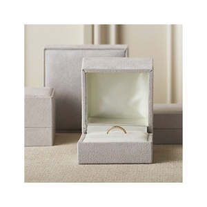 Vente en gros de coffrets cadeaux de bijoux de luxe personnalisés durables de haute qualité - Product Image 1