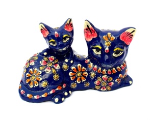 Statue de chaton peinte en métal artisanal Nirmala, émail indien fait main, jouet Feng Shui ovale, décoration d'intérieur du Rajasthan - Product Image 1
