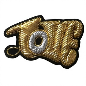Broche en tissu brodée de perles de haute qualité, faite à la main, orange, cadeau pour la fête des Mères, accessoire pour fête d'anniversaire, Joyeux Anniversaire - Product Image 1