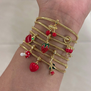 สร้อยข้อมือซีรีส์ผลไม้สีสันสดใส รุ่นปาร์ตี้กิ๊ฟ สตรอว์เบอร์รี เชอร์รี ดีไซน์หยดน้ำมัน ติดทนนาน แฟชั่นใหม่สำหรับงานปาร์ตี้ - Product Image 1