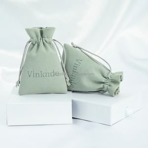 Sac d'emballage en microfibre suédée de luxe 9x12cm avec cordon de serrage, logo personnalisé, pochette cadeau pour bracelets, boucles d'oreilles, bijoux de mode - Product Image 4