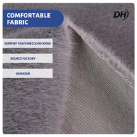 Großhandel Maßgefertigter 100% Polyester Einfarbiger Kurzplüsch Gestrickter Stoff Kunstnerzfell für Bekleidung Heimtextilien Spielzeug