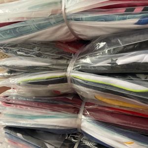 เสื้อฟุตบอลทีมชาติไทย รุ่นใหม่ ไม่เคยใช้งาน สำหรับฤดูร้อน/ฤดูหนาว ผลิตจากโพลีเอไมด์ ไซส์ผู้ชาย จัดส่งแบบสุ่ม ราคา 3.1 ดอลลาร์สหรัฐ ต่อชิ้น - Product Image 1