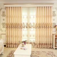 Rideaux brodés de luxe européens pour salon avec broderie épaisse et rideaux transparents pour l'ombrage