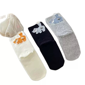 Chaussettes <span class=keywords><strong>originales</strong></span> en coton confortables pour femmes, mi-mollet, tendance printemps-automne, motif dessin animé 3D amusant, taille unique, animaux mignons, sans couture - Product Image 5