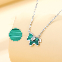 Fine Jewelry Collier pendentif cheval mignon en argent sterling 925 plaqué or rose malachite verte
