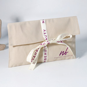 Luxuriöse Boutique-Kleidung Maßgeschneiderte Logo-Bekleidungsverpackungstaschen Samt-Umschlagtasche mit Band - Product Image 1