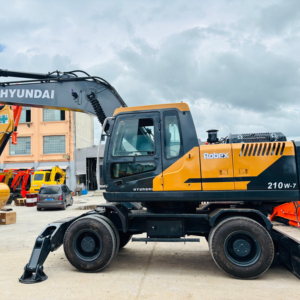 Excavadora de cadenas Hyundai 210W-7 usada, motor diésel, bomba hidráulica, modelo 2018, 21 toneladas, buen estado de neumáticos, bien mantenida, entrega inmediata. - Product Image 1
