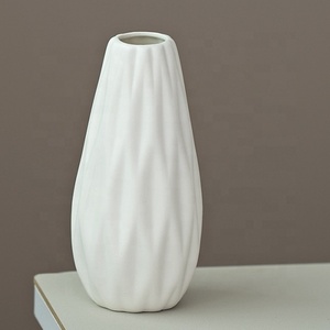 Vente chaude Écologique Simple Blanc En Céramique Bourgeon <span class=keywords><strong>Vase</strong></span> DIY Peint Graffiti Famille Petit <span class=keywords><strong>Vase</strong></span> Fleur Séchée Décor <span class=keywords><strong>Porcelaine</strong></span> <span class=keywords><strong>Vase</strong></span> - Product Image 2