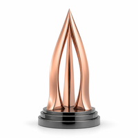Trophée en aluminium avec deux tiges argentées torsadées sous un losange doré, imprimé UV, écologique, pour récompenses
