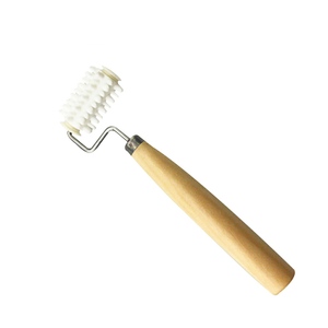 Masseur facial de nouvelle conception, manche en bois, rouleau de massage en caoutchouc 3D, rouleau de jade personnalisé - Product Image 2