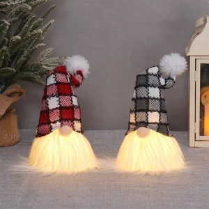Ensemble de Tomtes suédois lumineux et festifs avec lumière LED chaude, cadeau d'hiver unique pour les enfants - Product Image 1