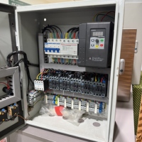 Boîtier de commande pour ventilateur d'extraction anti-fumée, dispositif de contrôle électrique