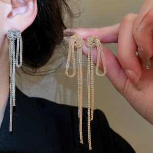 Boucles d'oreilles de luxe élégantes pour femmes, pour soirée, mariage, bijoux, chaîne nouée, longues, à pampilles - Product Image 1