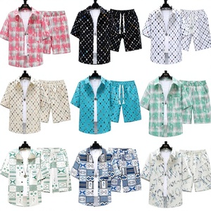 Ensemble <span class=keywords><strong>de</strong></span> chemises en gros 2026 Nouveau style Motif imprimé lettres Vêtements <span class=keywords><strong>de</strong></span> sport <span class=keywords><strong>Homme</strong></span> Ensembles décontractés d'été Taille complète Ensemble short et chemise pour <span class=keywords><strong>homme</strong></span> - Product Image 1
