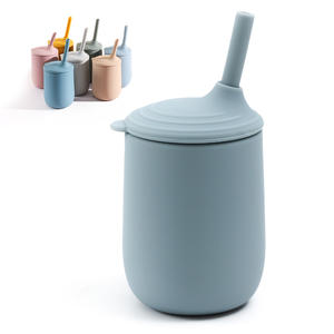 Ensemble de tasses et cuillères en silicone pour la maison, taille personnalisée, en silicone de qualité alimentaire, avec paille magique pour bébé, tasse d'apprentissage et gobelet d'eau pour tout-petits - Product Image 1