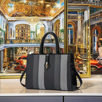 Vente en gros de sac à main personnalisé Little Sling, style coréen unique, fourre-tout décontracté, fermeture éclair, nouveau design de luxe, prix bon marché en polyester noir