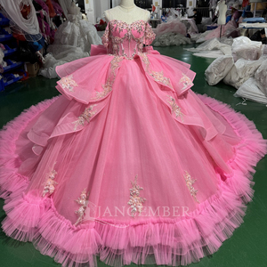 ชุดแต่งงานแบบ Quinceanera สีชมพูหรูหรา รุ่น Xs238 ประดับลูกไม้ แต่งระบาย คอวี พร้อมโบว์ประดับคริสตัล สำหรับเจ้าสาว - Product Image 2
