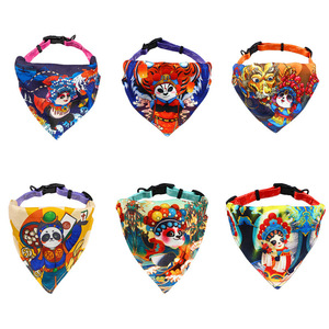 Collar triangular para mascotas con diseño de piel de melocotón y estampado de Ópera de Pekín estilo chino, babero para perro con logotipo termotransferible. - Product Image 1