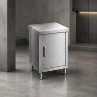 Table de préparation en acier inoxydable à porte simple avec comptoir intégré et quatre pieds pour hôtel, cantine, facile à nettoyer