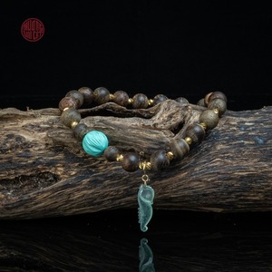 Pulsera de Oud Natural de Agarwood de 6mm con Cuarzo Rojo Mixto y Jadeíta de Vietnam - Product Image 4