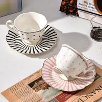 Ensemble tasse et soucoupe à café en céramique style rétro français, design rayé doré de luxe léger pour le thé de l'après-midi