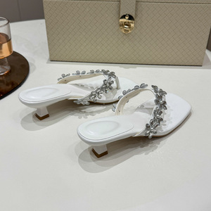 2025 estivo Outwear con strass a punta quadrata Sexy pantofole a tacco basso da <span class=keywords><strong>donna</strong></span> nuovo arrivo taglie forti <span class=keywords><strong>sandali</strong></span> infradito eleganti <span class=keywords><strong>43</strong></span> - Product Image 3
