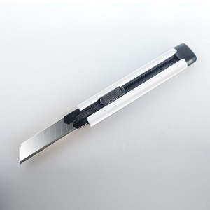 Cuchillo utilitario multicolor SK5, hoja negra de acero, cuerpo de plástico antideslizante, Camuflaje ligero y duradero - Product Image 1