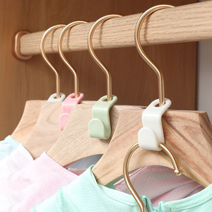 Elegante colgador de ropa con ganchos de conexión para uso doméstico; ganchos de conexión apilables de varias capas para almacenamiento. - Product Image 1