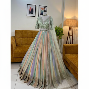 Vêtements indiens et pakistanais haute sur demande Tenues de mariage et de soirée Lehanga Choli pour femmes Disponible au prix de gros - Product Image 1