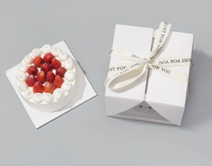 Caja de Cartón de Lujo para Pastel, Mini Caja para Regalos de Boda, Embalaje de Alimentos, Tamaño 12x6, con Asa de Listón, Recubrimiento UV, Grabado en Relieve, Reciclable - Product Image 4