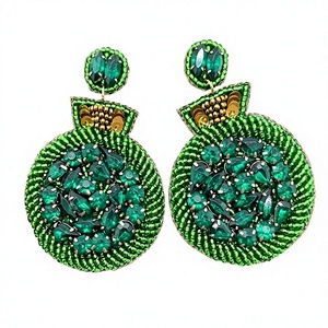 Boucles d'oreilles clous classiques en perles de verre vertes pour femme, plaqué or, alliage, cristal, strass, bijoux de fête - Product Image 1