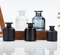 Vente en gros de verre noir mat ambré de luxe pour diffuseur de roseaux de 50ml à 250ml en forme de cylindre avec bouchons en caoutchouc
