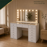 Fabricant OEM d'organisateurs : Coiffeuse moderne et élégante pour appartement, avec tiroirs, panneau en bois et miroir