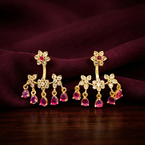 Pendientes de Moda Tradicionales Étnicos de Alta Calidad, Chapados en Oro, Aleación de Zinc, Zirconia, Imitación de Perla, Kundan, Jhumka, Maang Tikka - Product Image 1