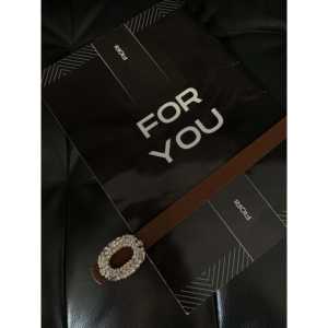 Ceinture en cuir véritable pour femme Fori avec boucle à plaque ornée de strass, couleur unie, en cuir de vachette durable, pour elle - Product Image 1