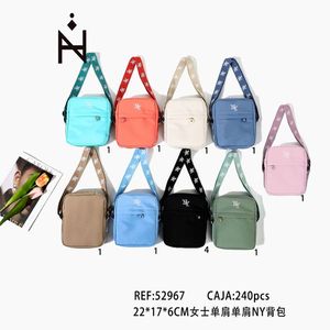 Mochila de un solo hombro para mujer Ny, 22x17x6cm, diseño de letras, bandolera - Product Image 3