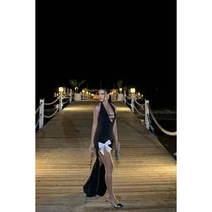 Robe de soirée noire de luxe, longue robe de bal avec détails de perles, taille empire, tissu en polyester, mousseline, maille, disponible en tailles XS et XL - Product Image 1