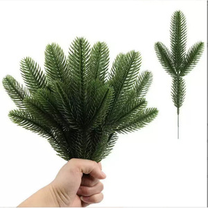Aiguilles de pin artificielles avec baies rouges, 12 pièces, décorations de Noël pour l'affichage festif - Product Image 4
